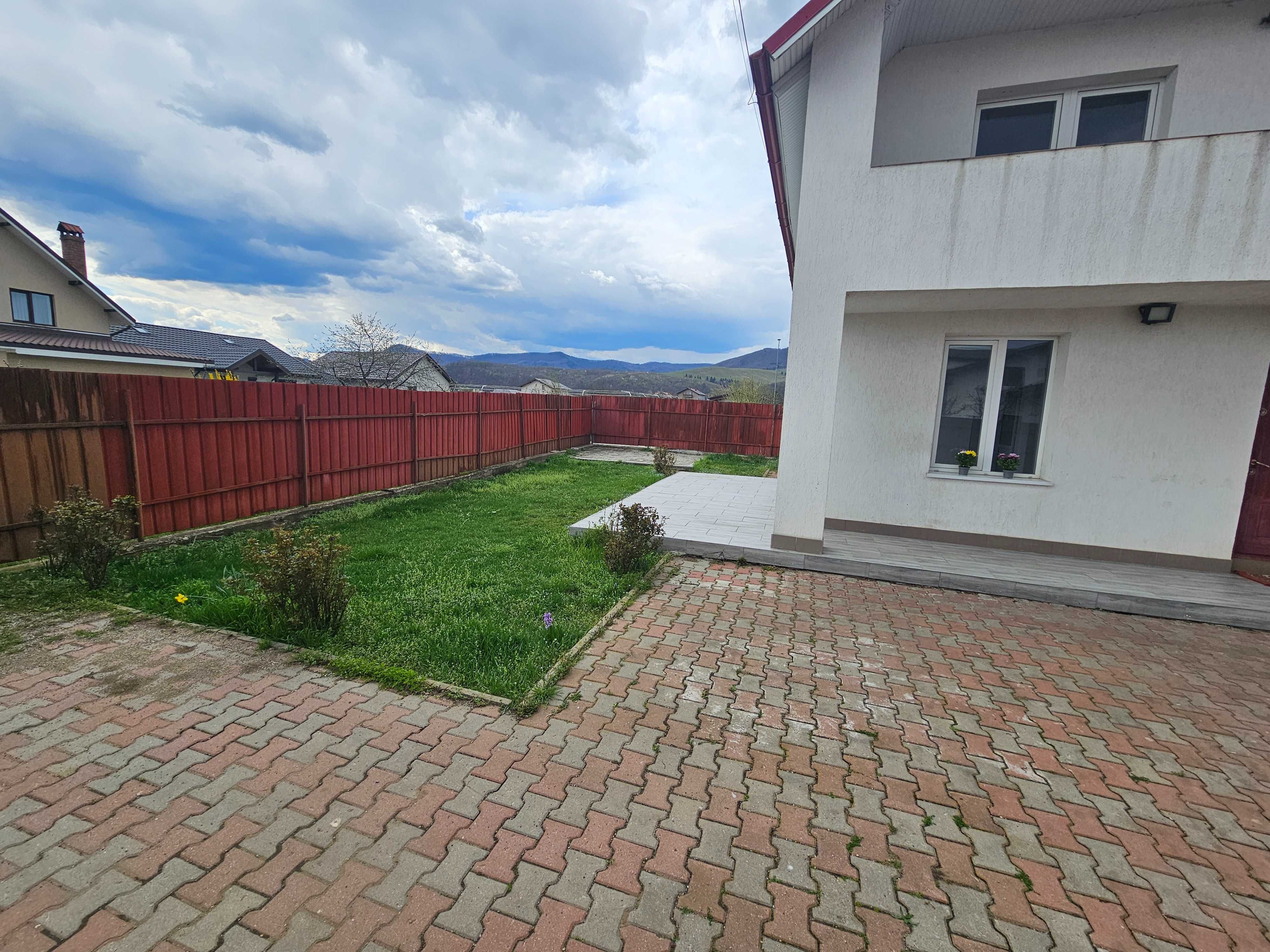 Casa individuala de vânzăre 4 camere Dumbrava Rosie / Piatra Neamt