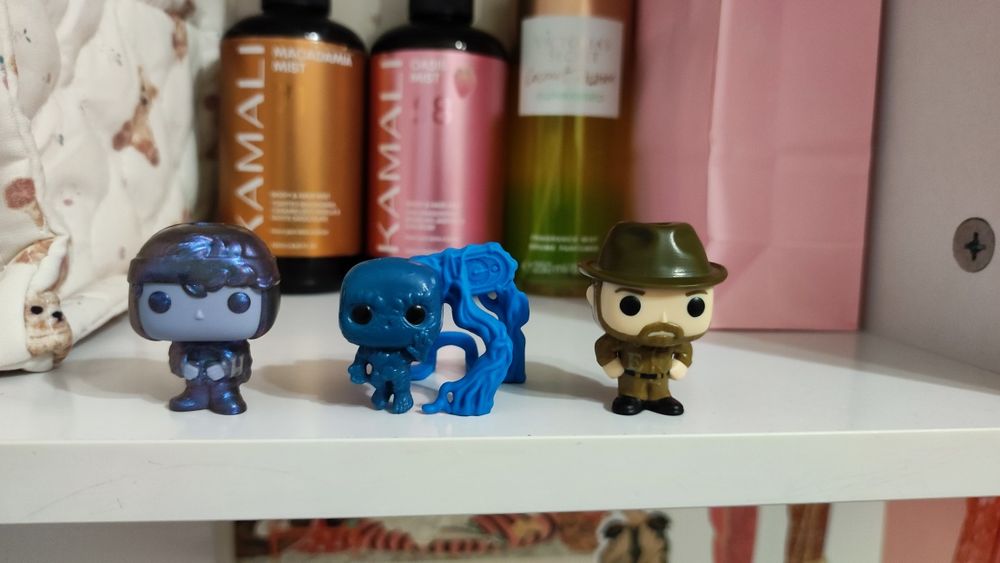 Продаю kinder stranger things каждая по 700 тг