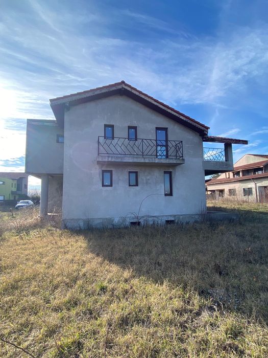 Casa single la gri - P+1E, 169 mp, Casa Duplex Sp+P+M, 180 mp.