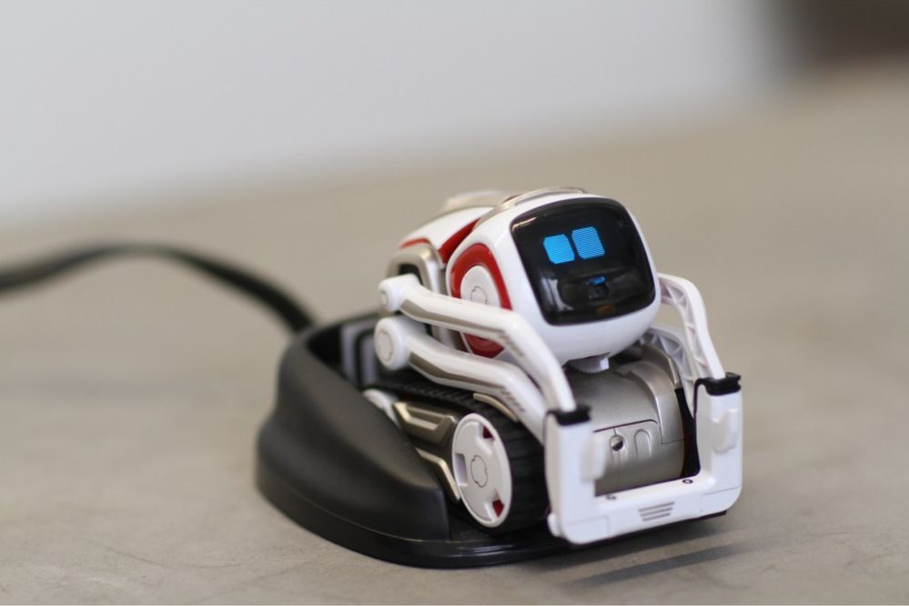 Cozmo anki роботче