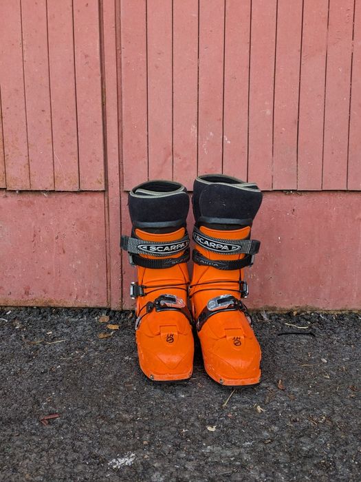 Clapari de tura Scarpa Laser 26.5(41.5)