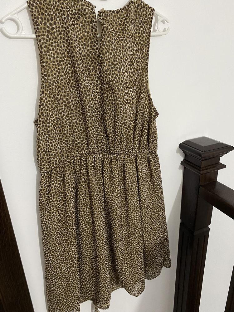 Vând rochie animal print H&M mas 42