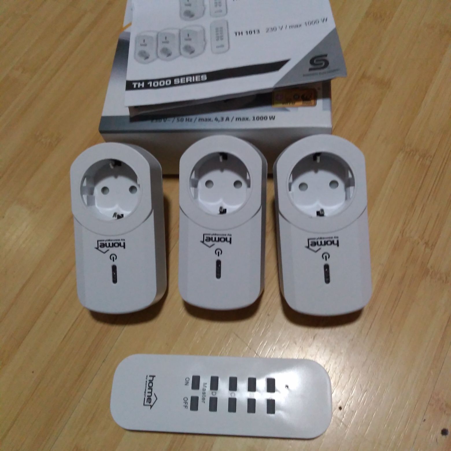 Set 3 prize 220v cu telecomanda 1000w /priza