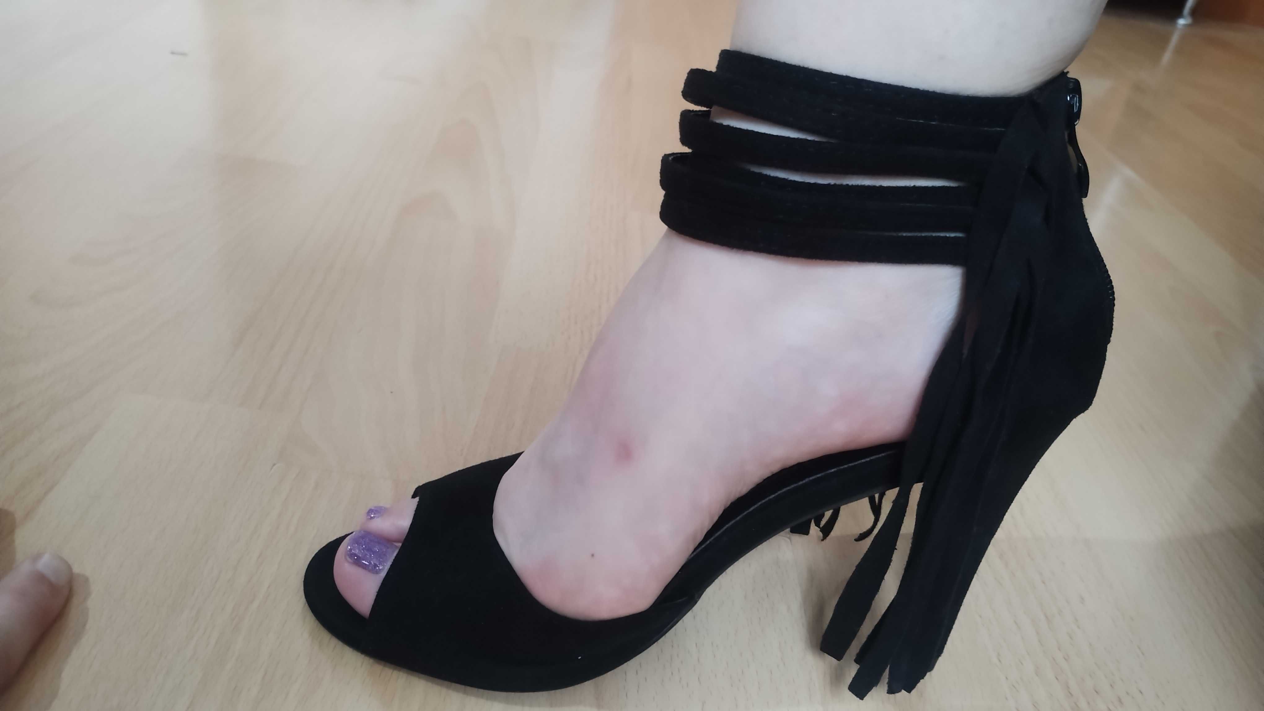 Дамски сандали с висок ток