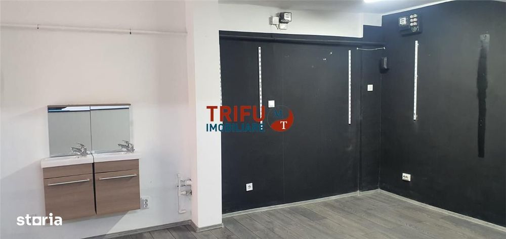 Spatiu comercial de vanzare 2 camere zona Mercur
