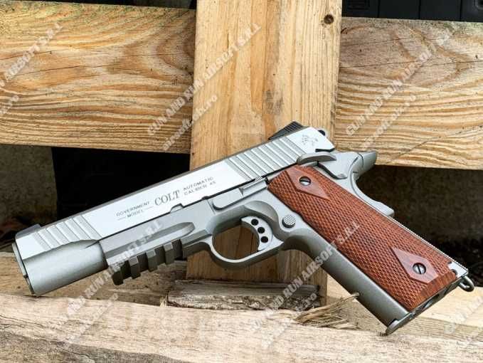 Pistol Airsoft Colt CO2 - Modificat de CyberGun, Performanță de Top !!