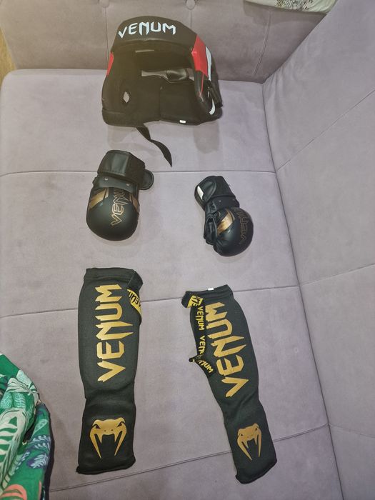 Шлем, черепашки, футы, костюм на 6-7 лет ростовку 128-134