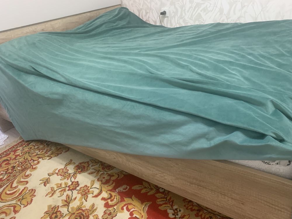 Кровать большая, пользовались редко