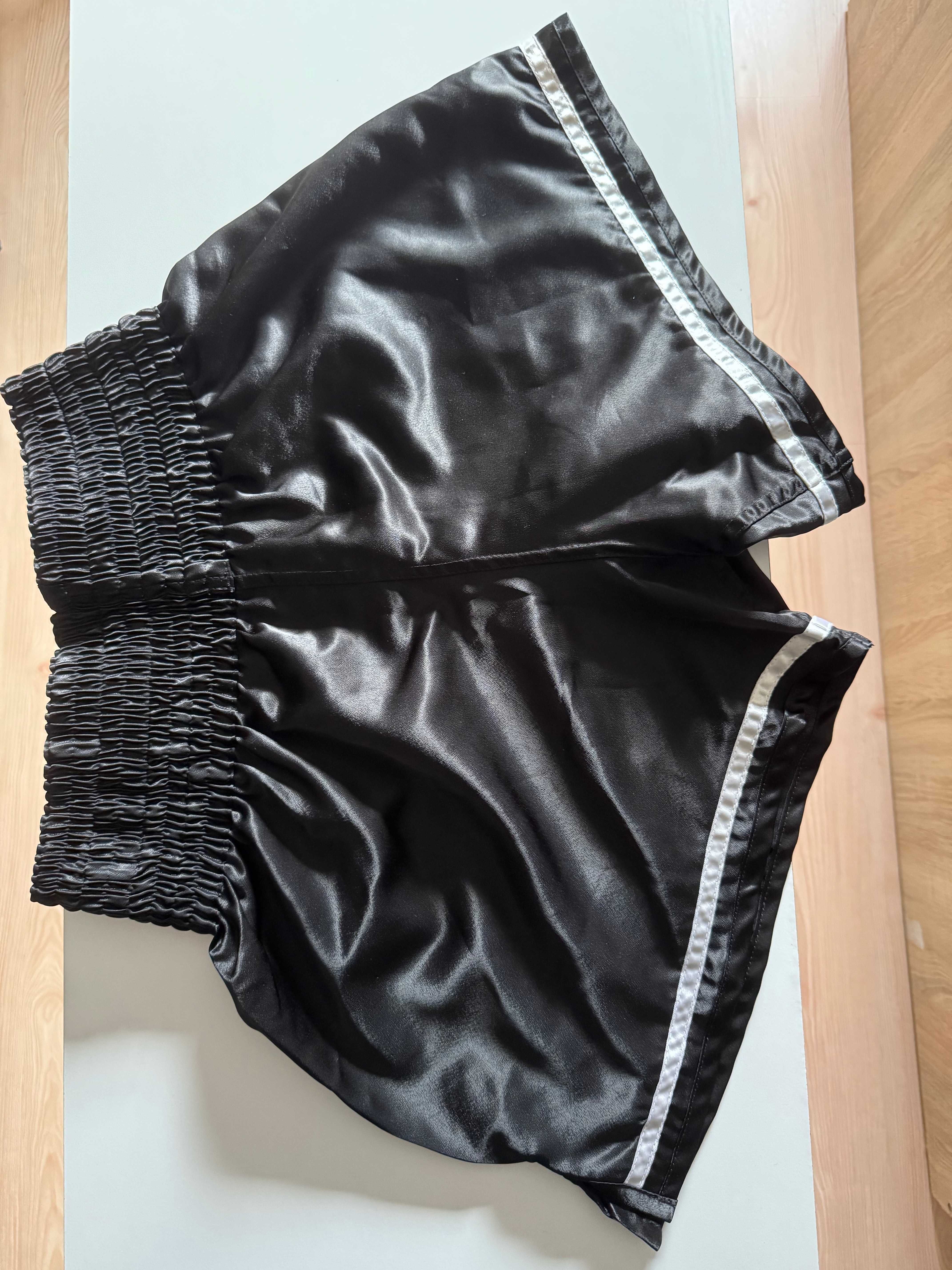 Pantaloni scurți de Muay Thai și Kickboxing