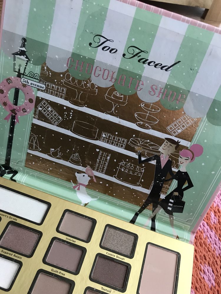 Paleta Too Faced Christmas in New York Cocoa Makeup Powder Infused