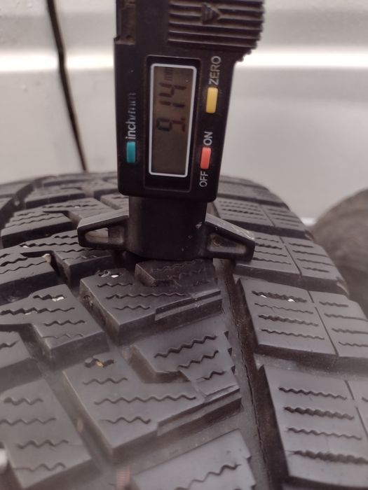 Перфектни 2бр.215/65/16С Ласа дот4715