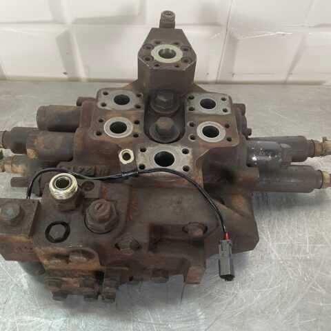 Distribuitor cupa KOMATSU WA380-5H -Piese de schimb Komatsu.