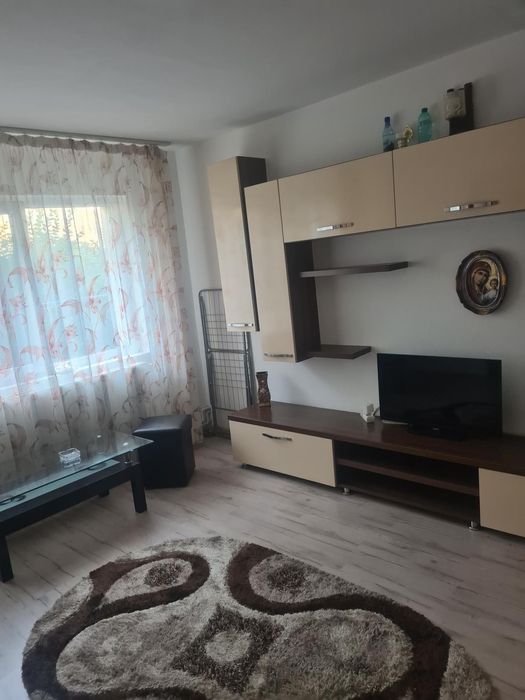 Aparatament de închiriat zona Micro 6     La parter