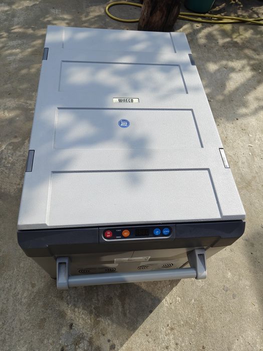 Frigider cu compresor 12v/24v/220v Waeco Dometic
