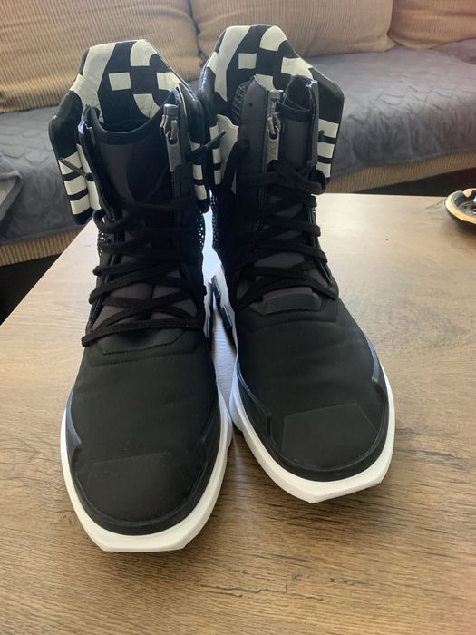 Adidas y-3 noci aproape noi