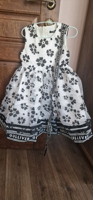 4 нарядных платья на девочку 4-7 лет