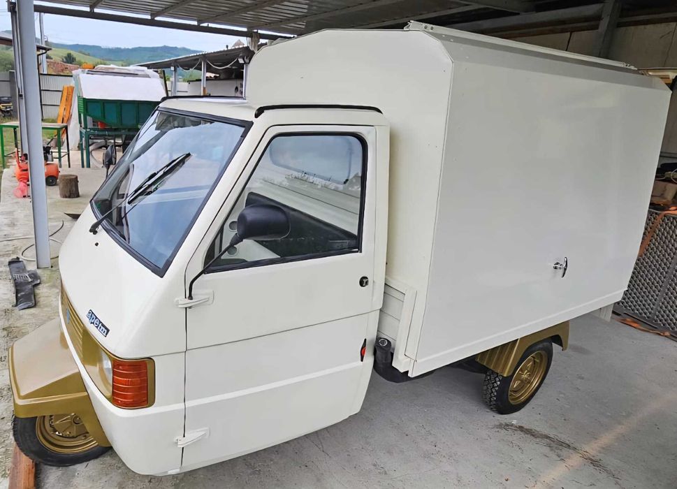 De vânzare – Piaggio Ape ideal: food truck/candy bar la evenimente