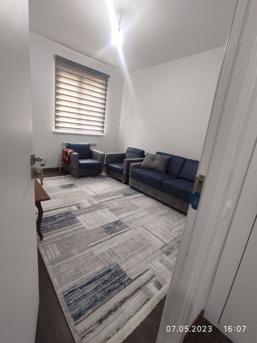 Продаётся 3-комнатная новостройка во 2-м микрорайоне, срочно!