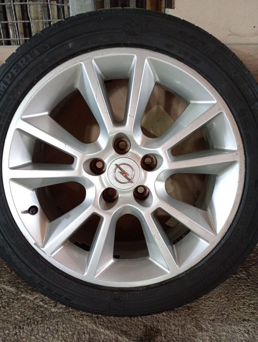 OPEL ASTRA H джанти със летни гуми 225/45/17 7J ET39 5x110 цо 66