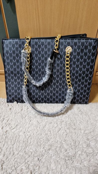 2 la preț de 1 plus cadou, un portofel