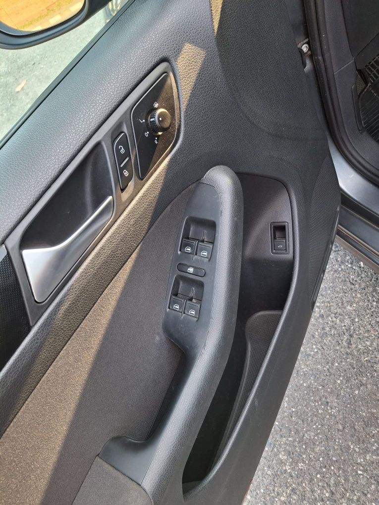 Autoturism VW Jetta 1.6 Tdi.