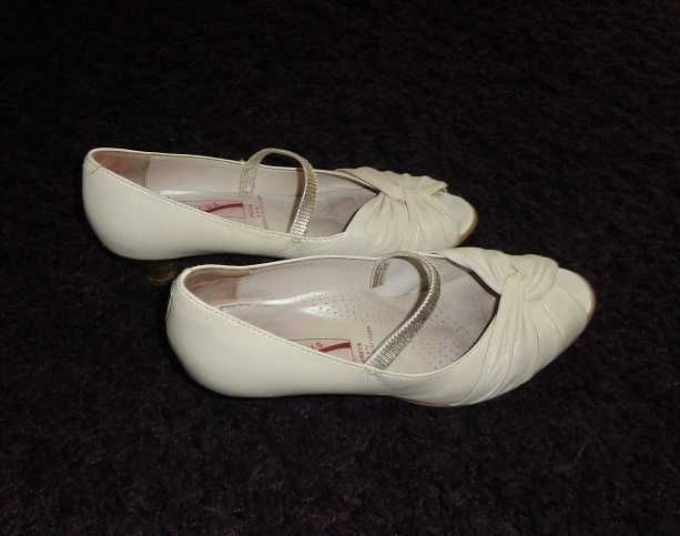 Pantofi Medicus 37,5 din piele naturala fina crem, toc 3,5 cm