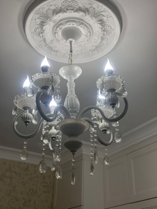 Продам люстру //