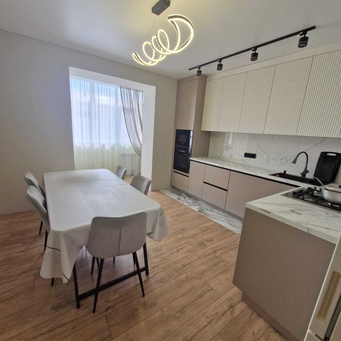 Продам двухкомнатную квартиру в 10 мкрн на 3 этаже с ремонтом