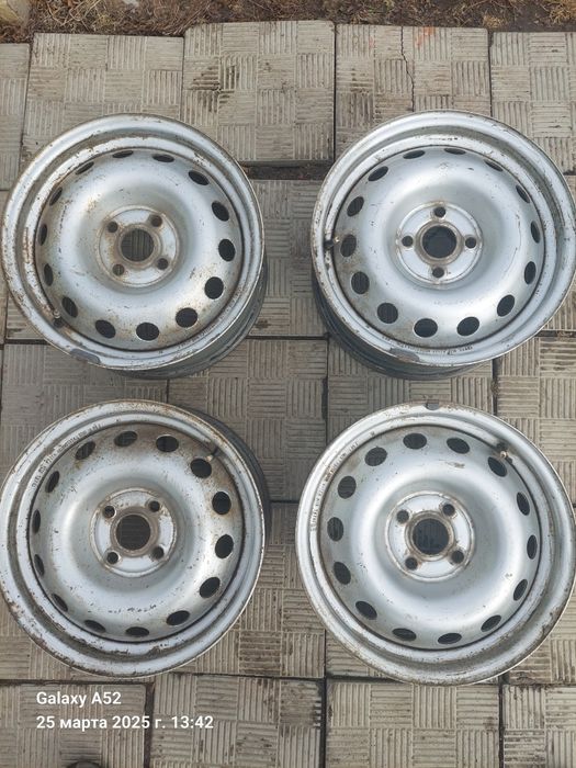 Продам диски на авто размер 15