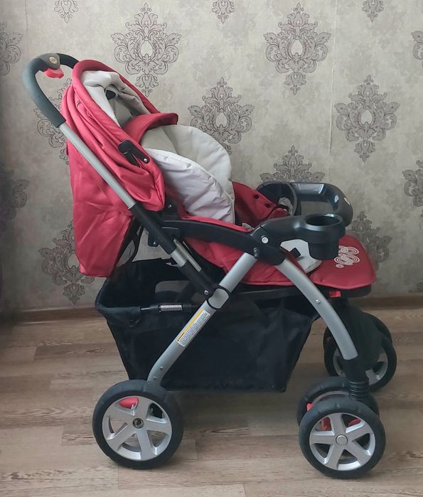 Детская прогулочная коляска