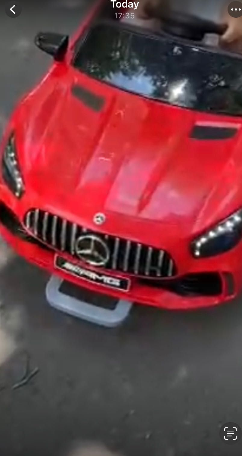 Детска акумулаторна кола Mercedes AMG
