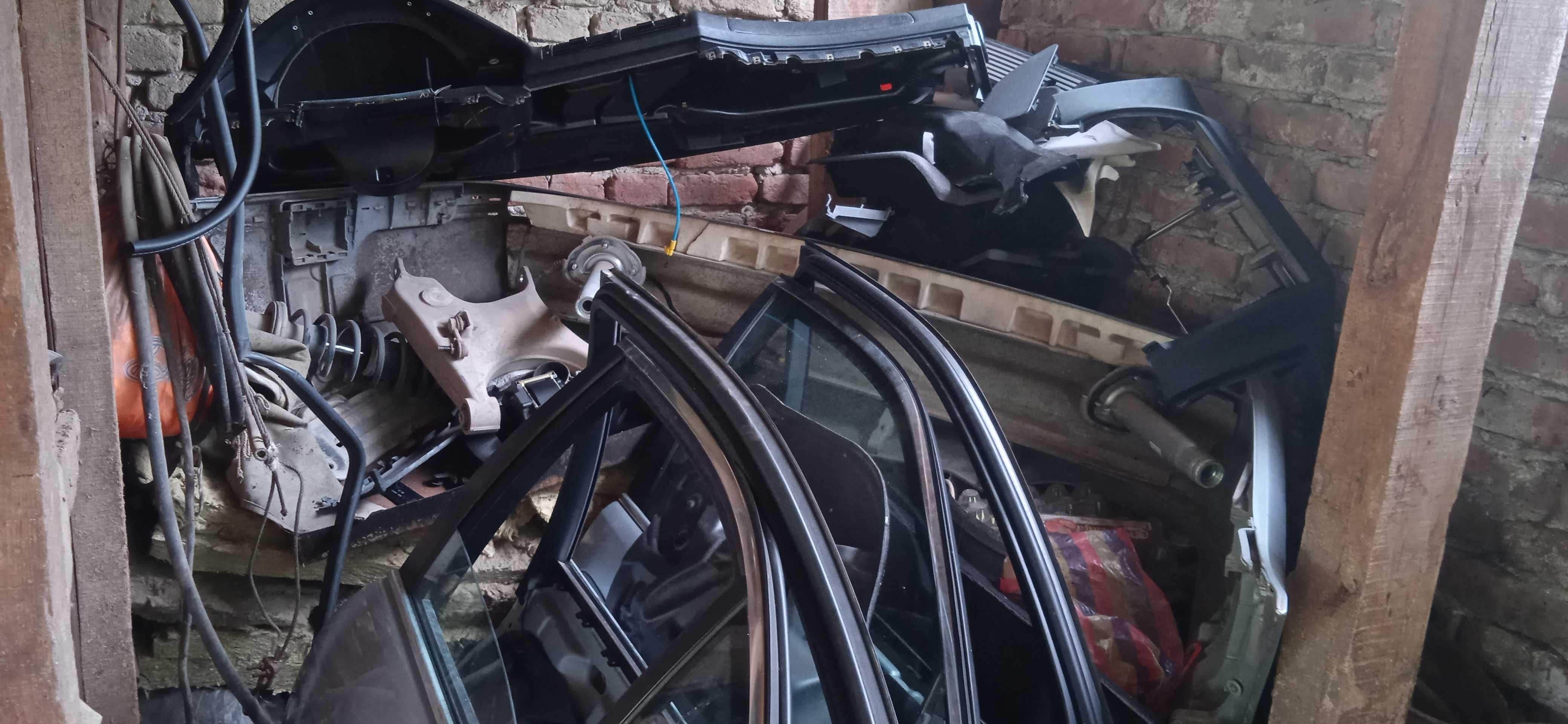 BMW e39 разглобено на части