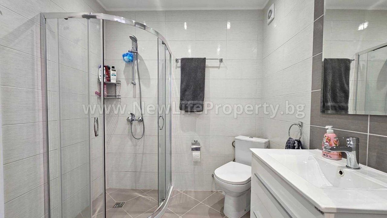 Продава се Двустаен апартамент в Бургас, Сарафово - 74 кв.м за 1987 €/кв.м - Снимка #15