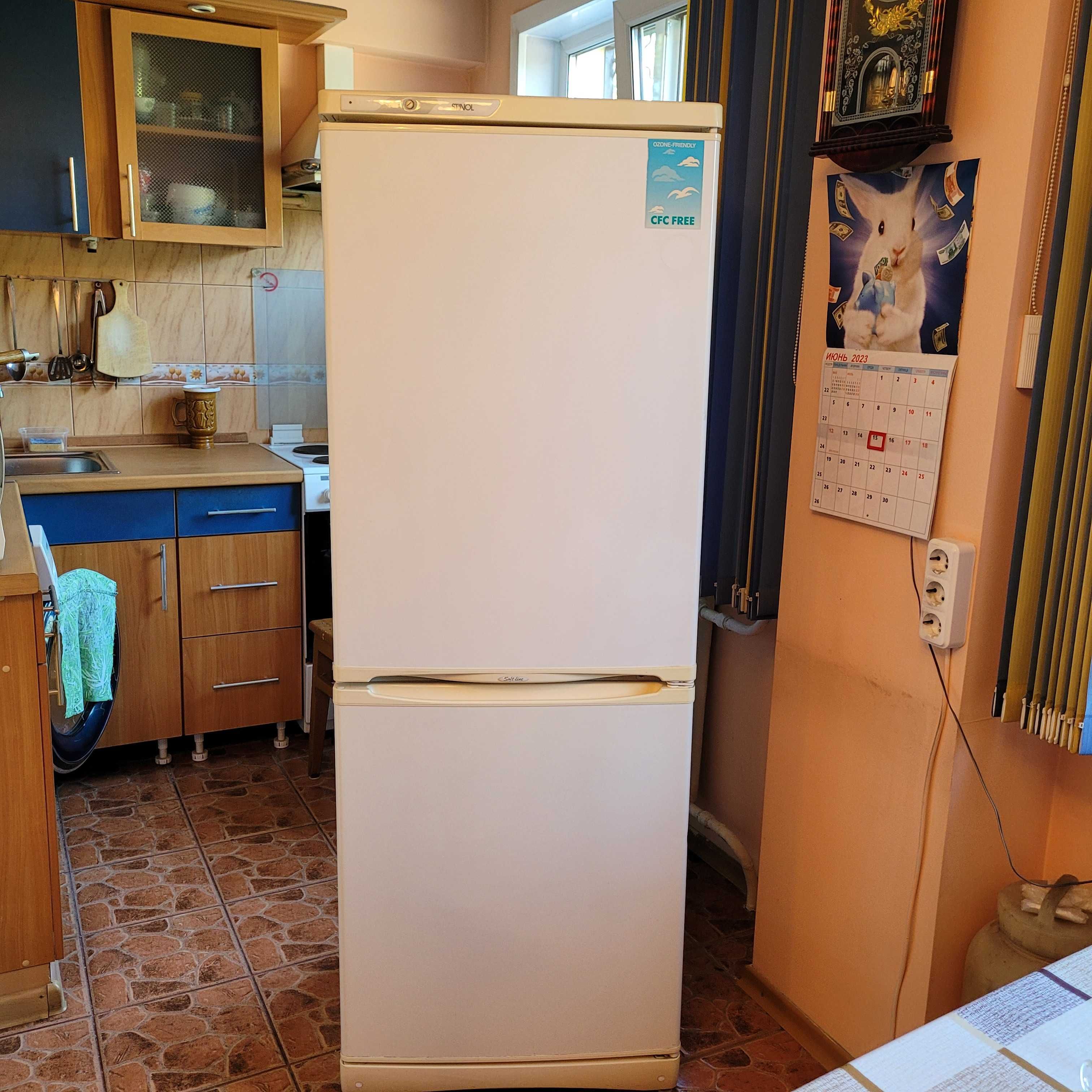 Продам двухкамерный холодильник Stinol