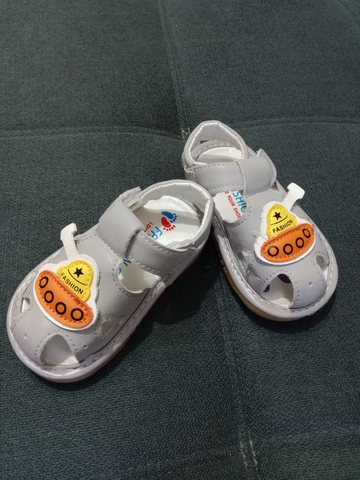 Продам детские сандалики