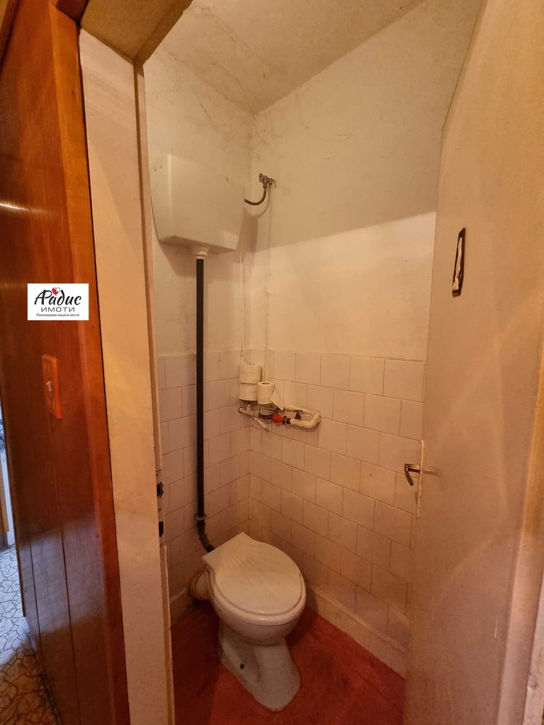Продава се Четиристаен апартамент в Стара Загора, Център - 98 кв.м за 939 €/кв.м - Снимка #2