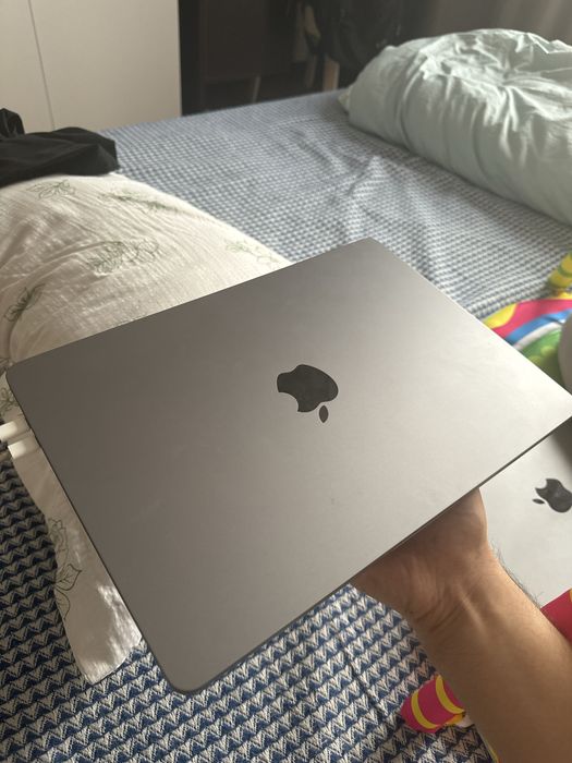 Продам Macbook Air M2 14” 16/256