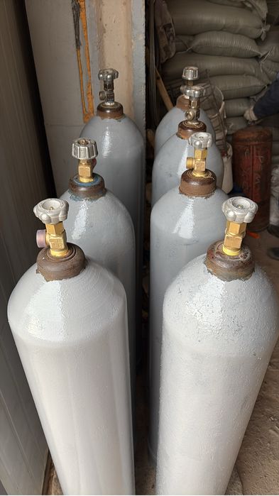 Аргон , пропан , газ , кислород , углекислый газ.