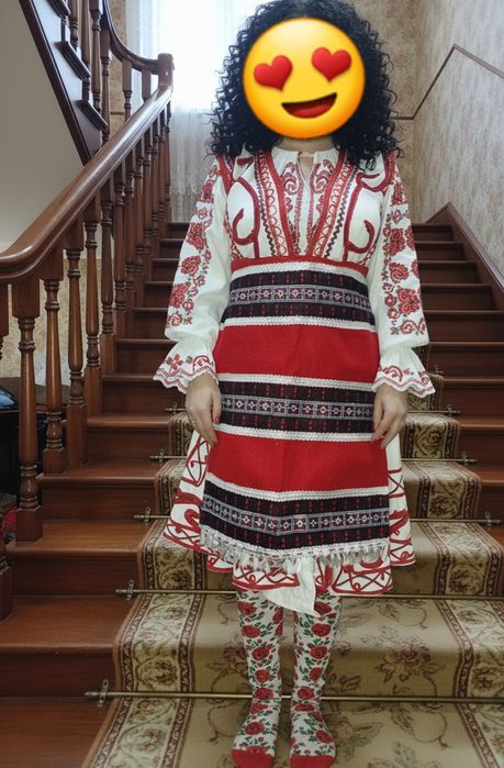 Женска народна носия – Бяла с червени гайтани (новодел)