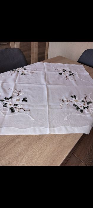 Fete de masa brodate