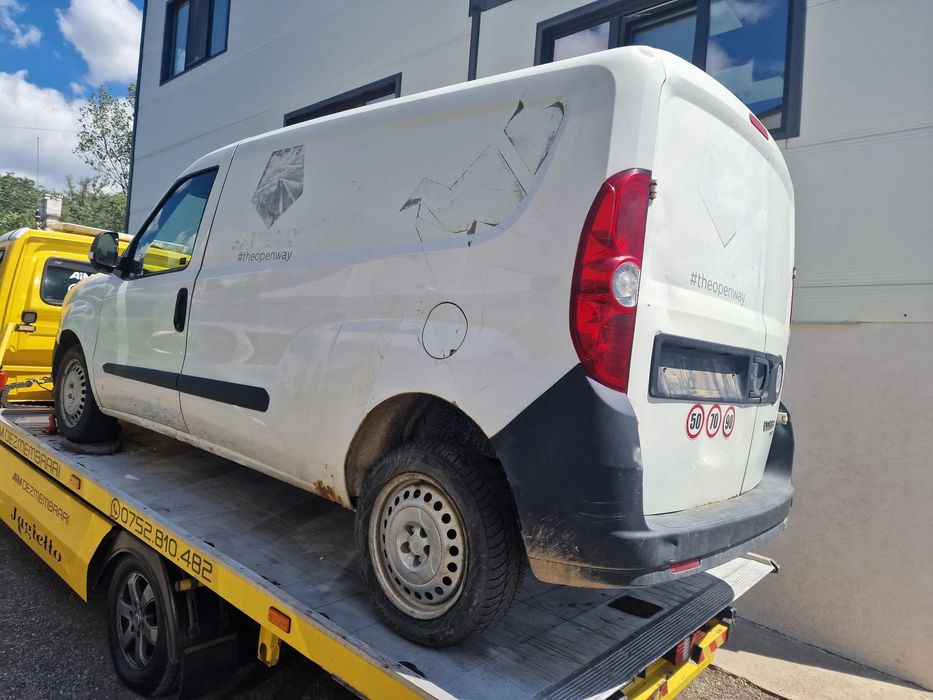 Dezmembrez Fiat Doblo 1.3  66KW an 2011 cod 263A2000