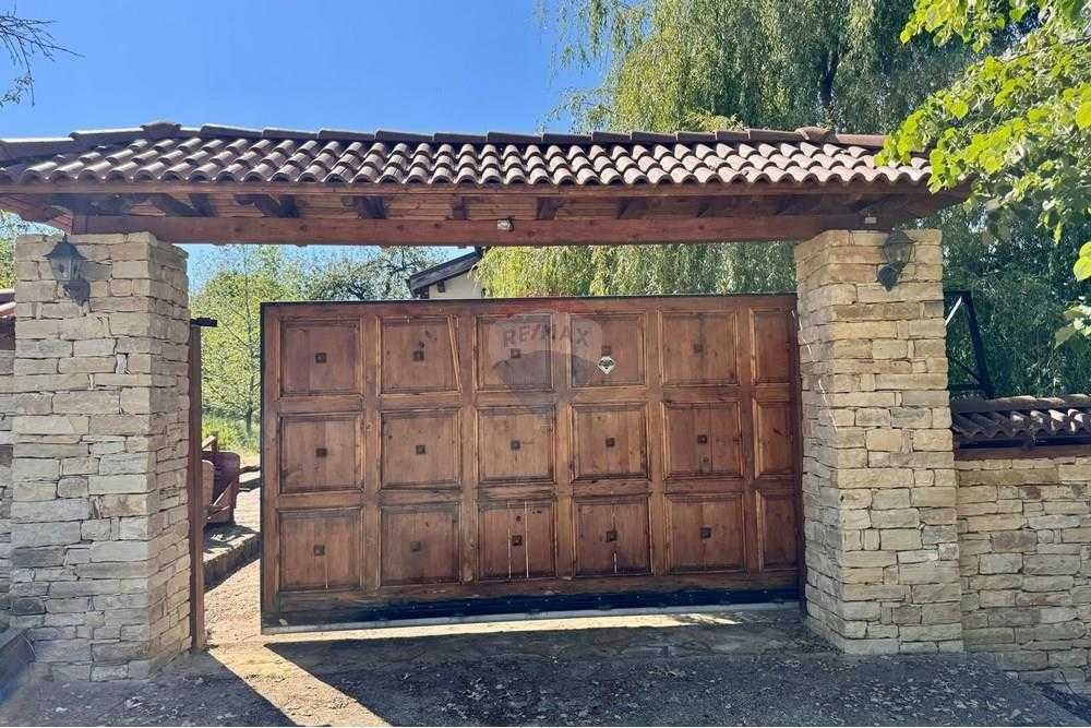 Продава се Къща в Варна, Цветен квартал - 770 кв.м за 673 €/кв.м - Снимка #2