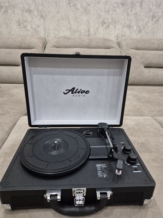 Виниловый проигрыватель Alive черный