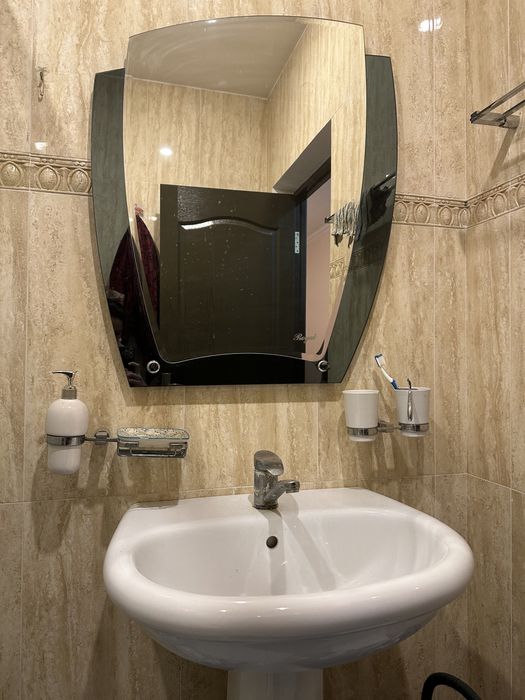 Раковина с зеркалом