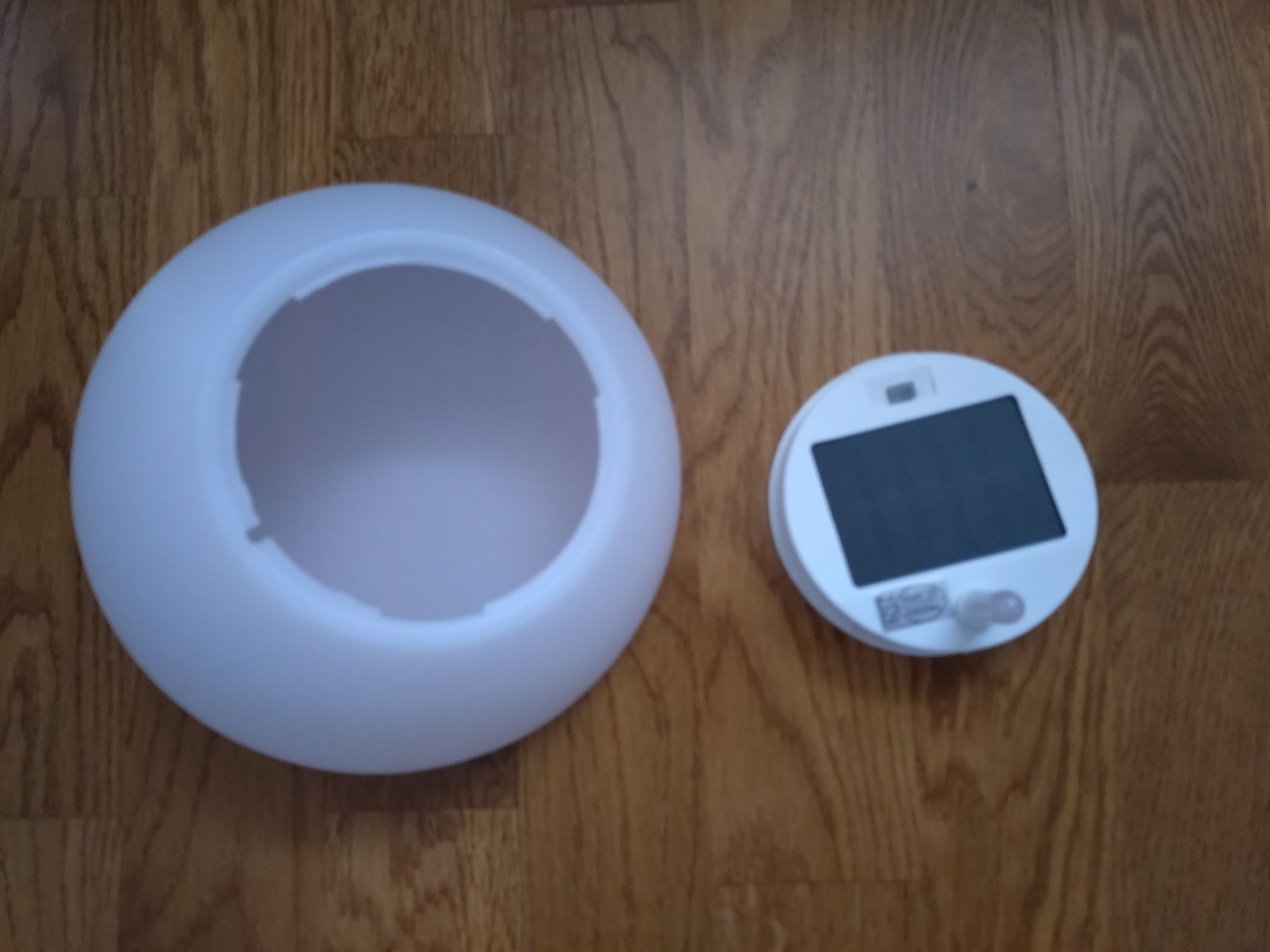 IKEA Solvinden - LED лампа със слънчево зареждане 
LED осветление сола