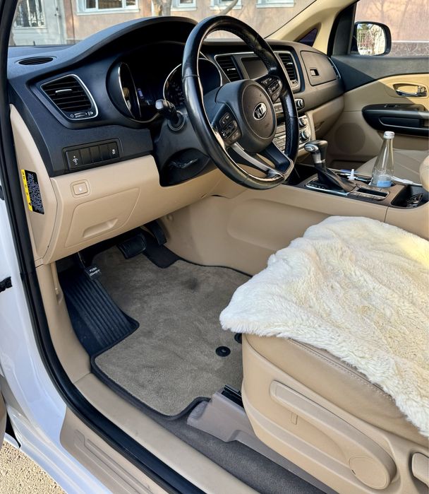 КИА Карнивал минивен