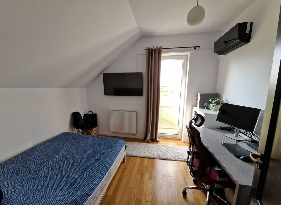 Vand penthouse 4 camere cu loc de parcare si boxa, incluse