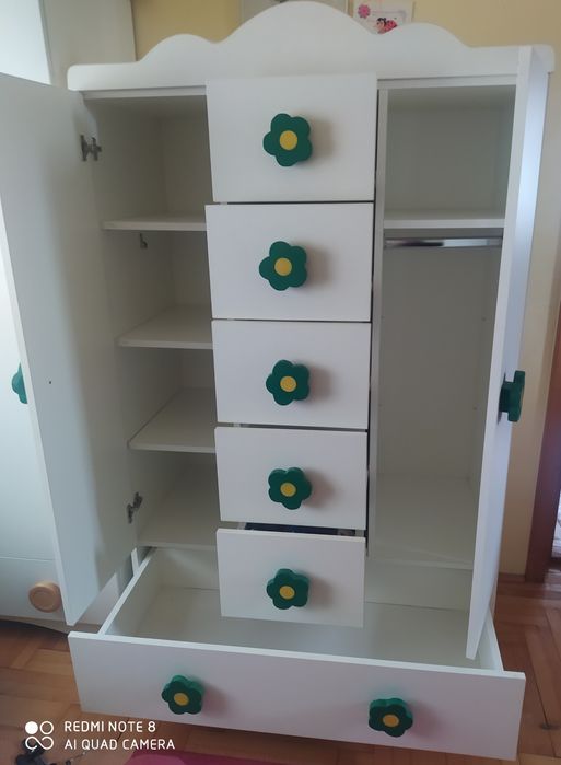 Pat, dulap camera copii și covor