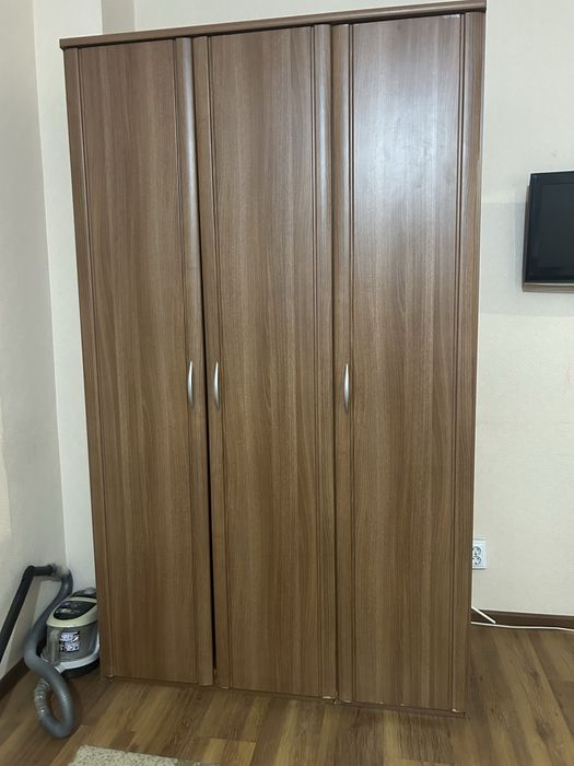 Шкаф с тумбой и диван б/у