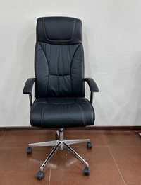 Офисное кресло для руководителя модель Ленокс